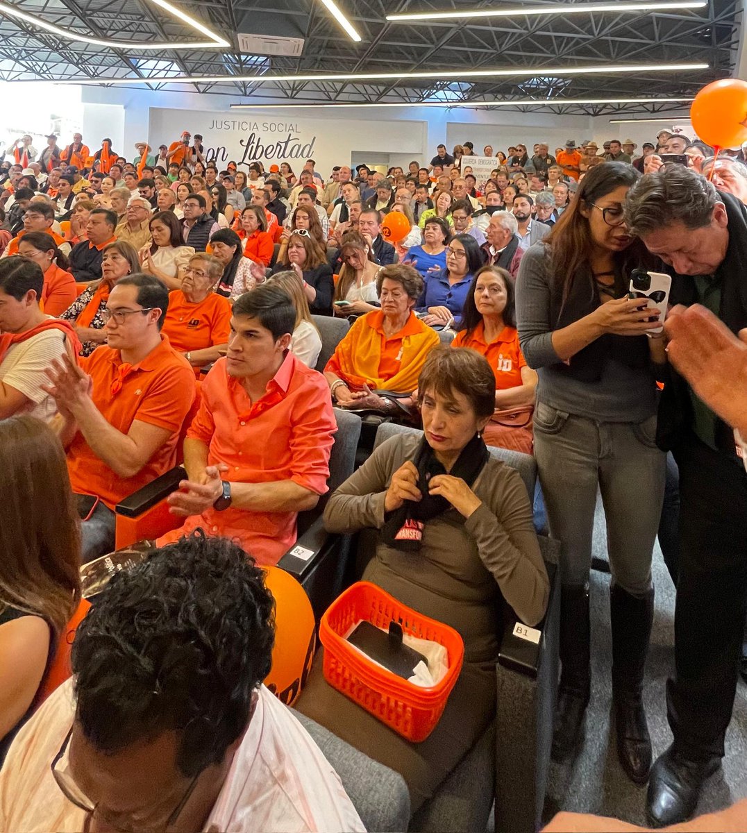 12tvec's tweet photo. Con casa llena la @Listas12oficial realizó su evento de posesión de Directiva Nacional.
"La Izquierda Democrática está más unida y fortalecida que nunca para enfrentar las elecciones del 2025". anunció su dirigencia. https://t.co/gG2wTbYXAe
