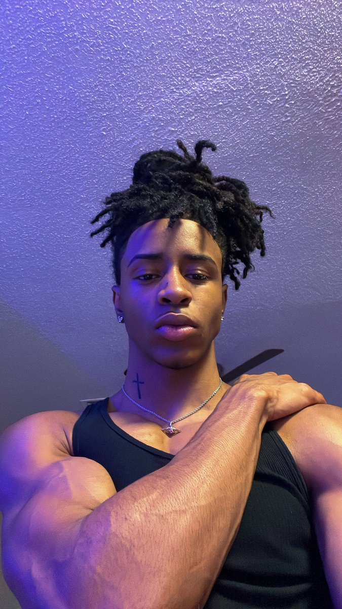 fuckafancontest's tweet photo. always contemplating hair down vs up.. https://t.co/gxUmf8lao3
