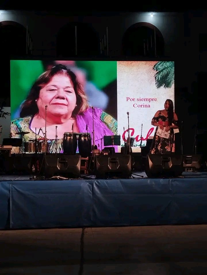 BorgesOlivero's tweet photo. ¡La #ProvinciaGranma rinde merecido tributo esta noche en la Plaza de la Revolución a Corina Mestre!!

#Bayamo la amará por siempre y  Granma toda.
¡Descanse revolucionaria intachable! https://t.co/wLbA3X27X0