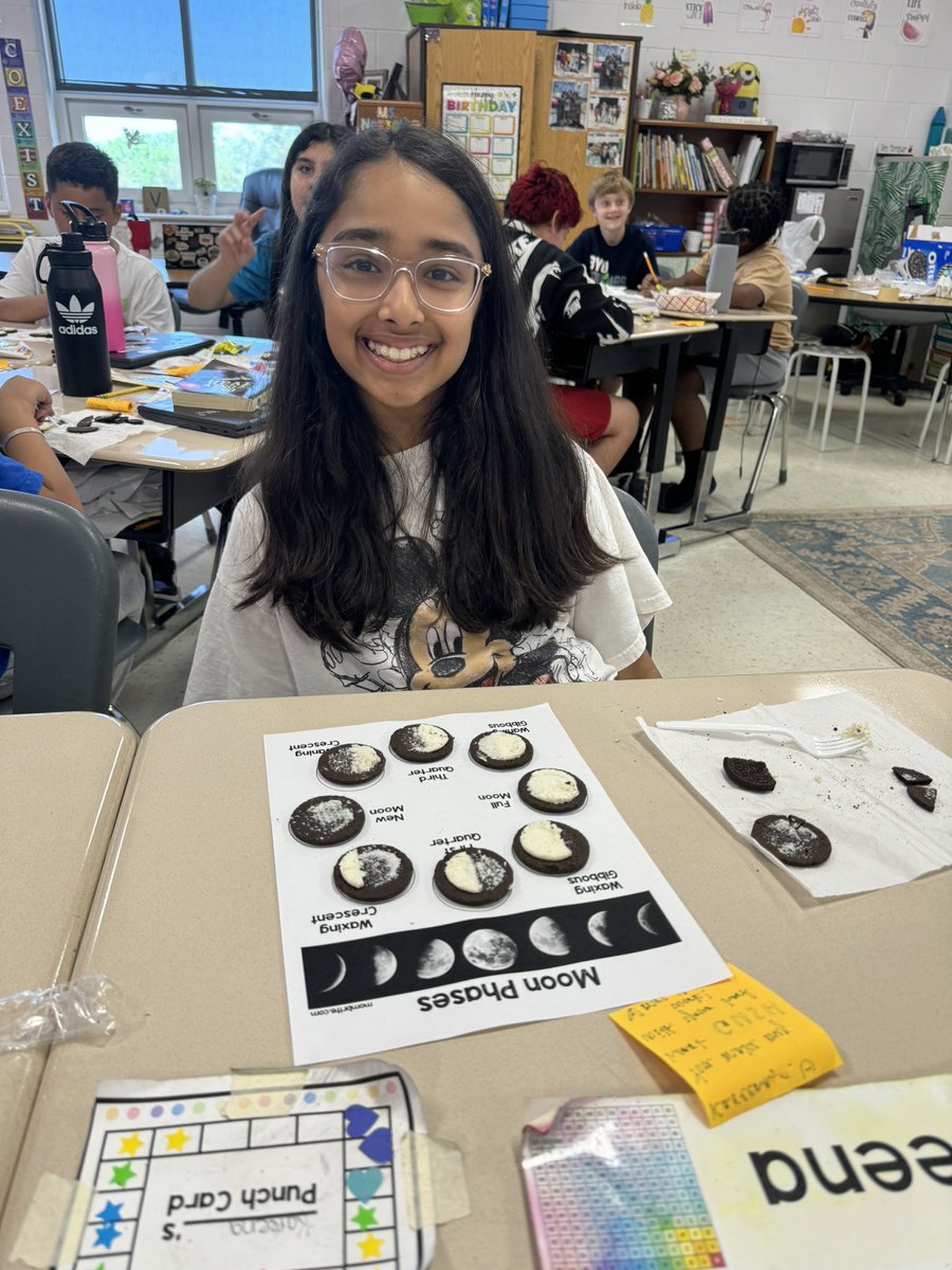 MrsHornauer's tweet photo. Students demonstrated their knowledge of the moon phases by representing each phase with Oreos! Who said SOL review can’t be fun? https://t.co/J9NajiPBWE
