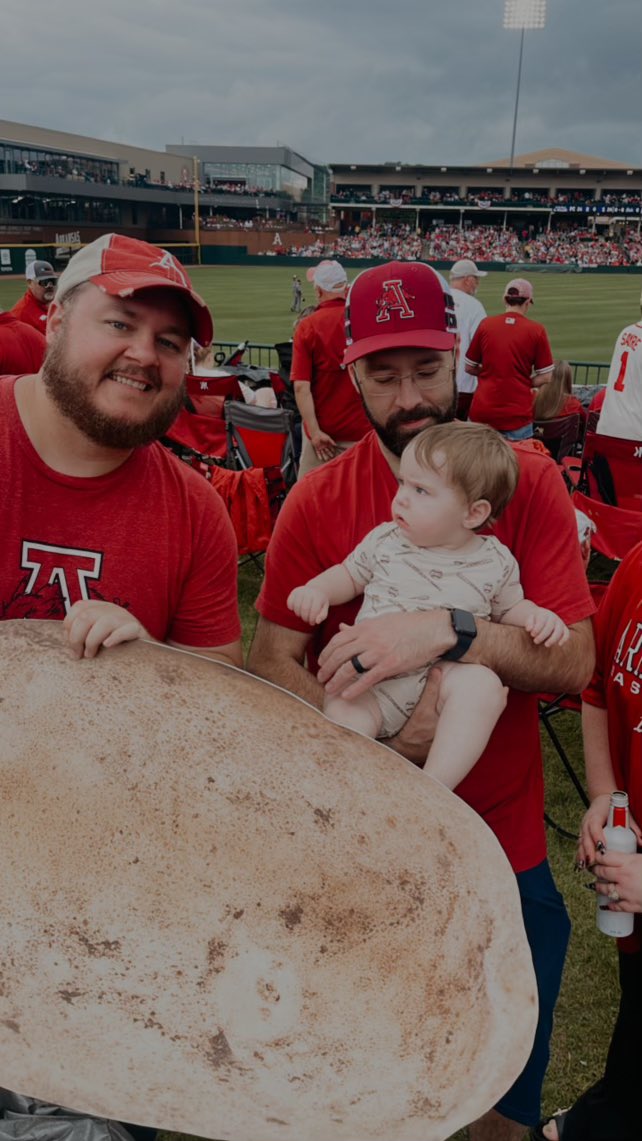 This baby drumstick “aka Liam”, came all the way out to the hogpen. Swipe to see how he really felt about it! 😬😂 #drumaticktater #babytater #eatyourtaters #tatersgonnatate #hogsvredhawks2024 #fayettevilleregional #game1 #razorbackbaseball #thisisbaseball #omahogs #wps #gohogs