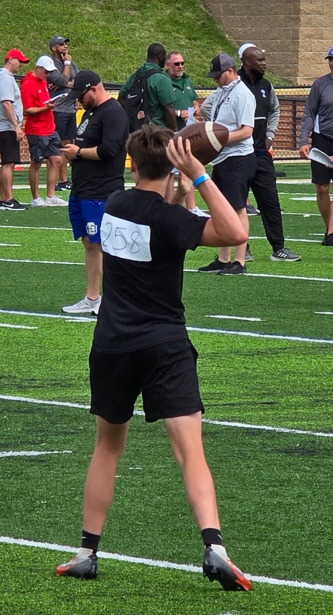 Malakai Lewis Long snapper tweet media