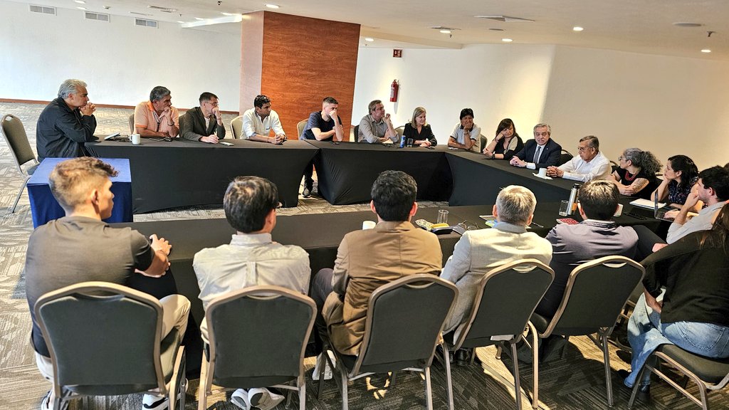 evoespueblo's tweet image. Hoy vuelvo a México para acompañar el proceso electoral. Estamos seguros de que mañana seremos testigos de una fiesta democrática. 

Mantengo presente mi profundo agradecimiento con el Pueblo Mexicano y con el Presidente @lopezobrador_ por brindarnos asilo  político y salvarnos…