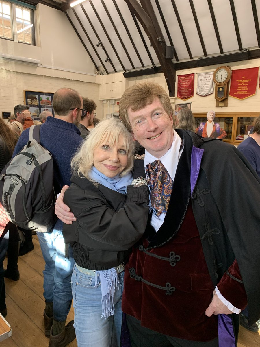 TheGingerDrWho's tweet photo. As it was ‘the finale’ at #DevilsEnd yesterday I just had to attend as the 3rd Doctor in The Daemons cosplay. Thanks to @cosdaddycostume for the cape and shirt, @WalkerSlaterUK for the Smoking Jacket, @_DavidCon for the photo with Jon himself, @ManningOfficial for the velvet hugs https://t.co/h07DSWng9u