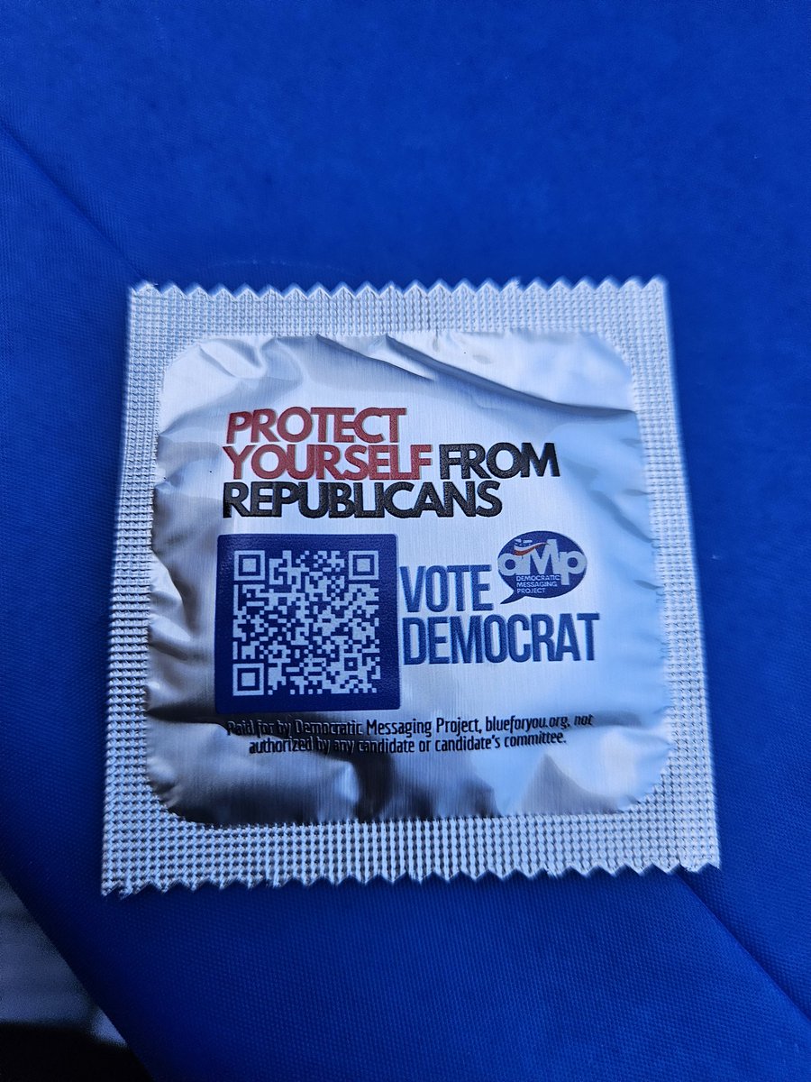 IndivisibleBUX's tweet photo. ...handing out dozens of these, courtesy of our friends, the @Dem_Messaging Project!
They were a hit at #beaconfest! https://t.co/9SXdaTB0cU