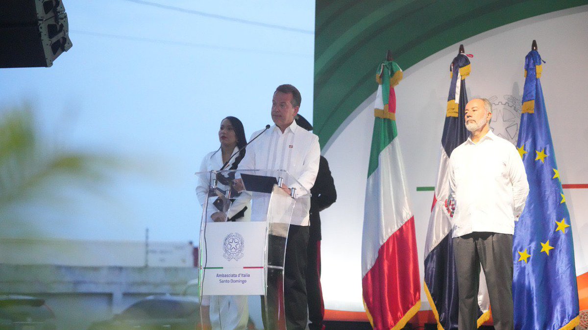 itobisono's tweet photo. Esta noche junto al embajador de la Republica de Italia (@italyinrd ), Stefano Queirolo Palmas, participamos en la fiesta nacional de la República de Italia, celebramos los lazos de amistad, la cultura, música y gastronomía italiana. https://t.co/VNSxOcVGmQ