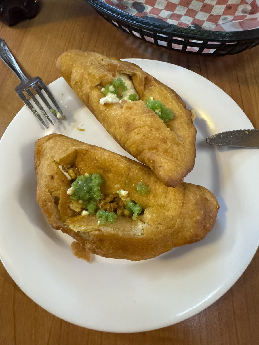 MatamorosGuridi's tweet photo. Para la merienda unas empanadas y un #DelawarePunch bien frío. #Quiobo https://t.co/CKkHIbFRFZ