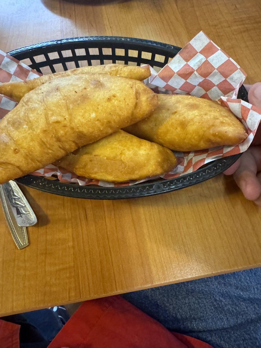 MatamorosGuridi's tweet photo. Para la merienda unas empanadas y un #DelawarePunch bien frío. #Quiobo https://t.co/CKkHIbFRFZ