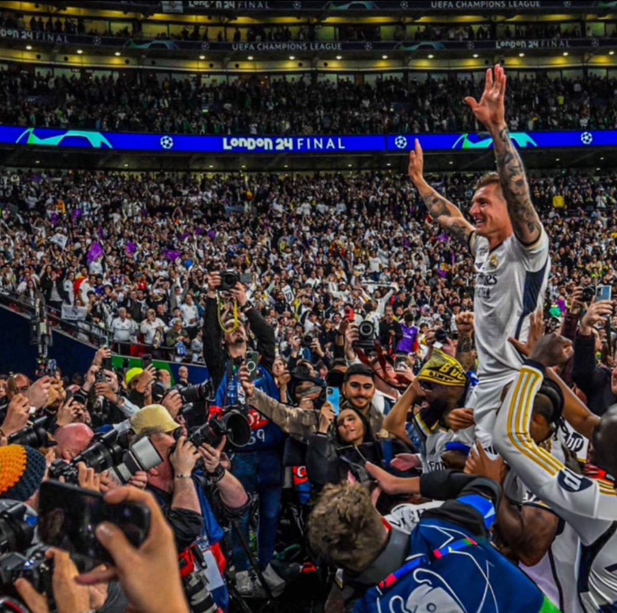Mario___RM's tweet photo. Nos va a doler toda la vida no ver jugar nunca más a Toni Kroos, pero que pedazo de retirada, Antonio.

Te vamos a recordar siempre. https://t.co/bkdx91yH6r