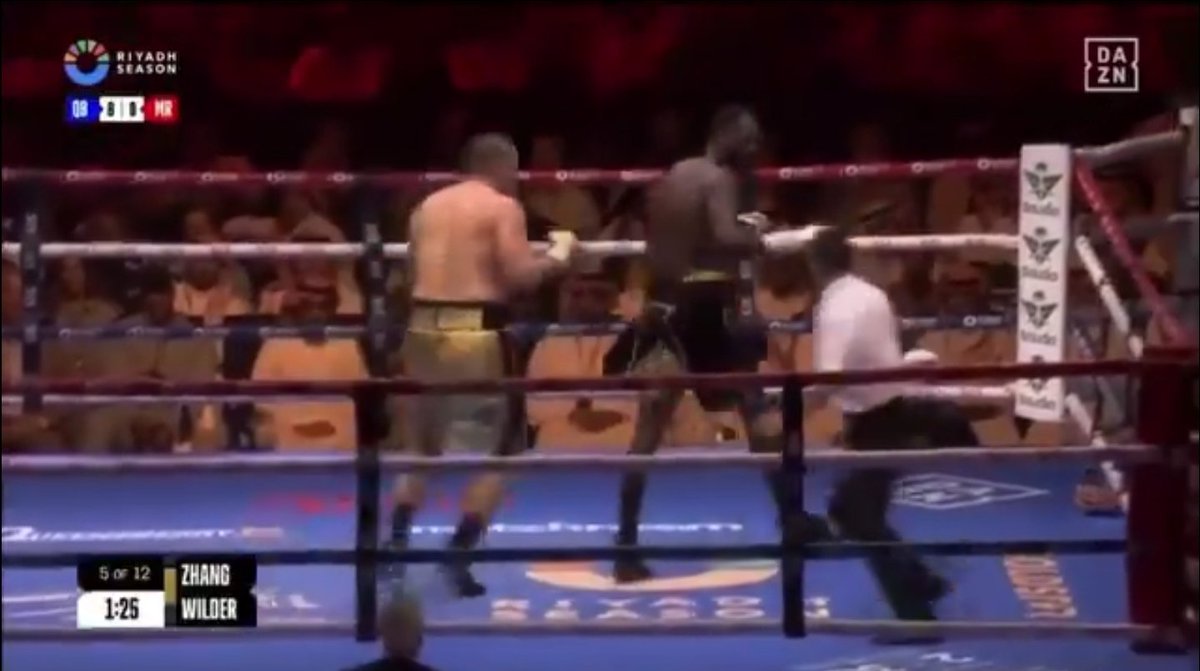 Saqib_hmed's tweet image. Bro got hit so hard, he was trying to leave 😭