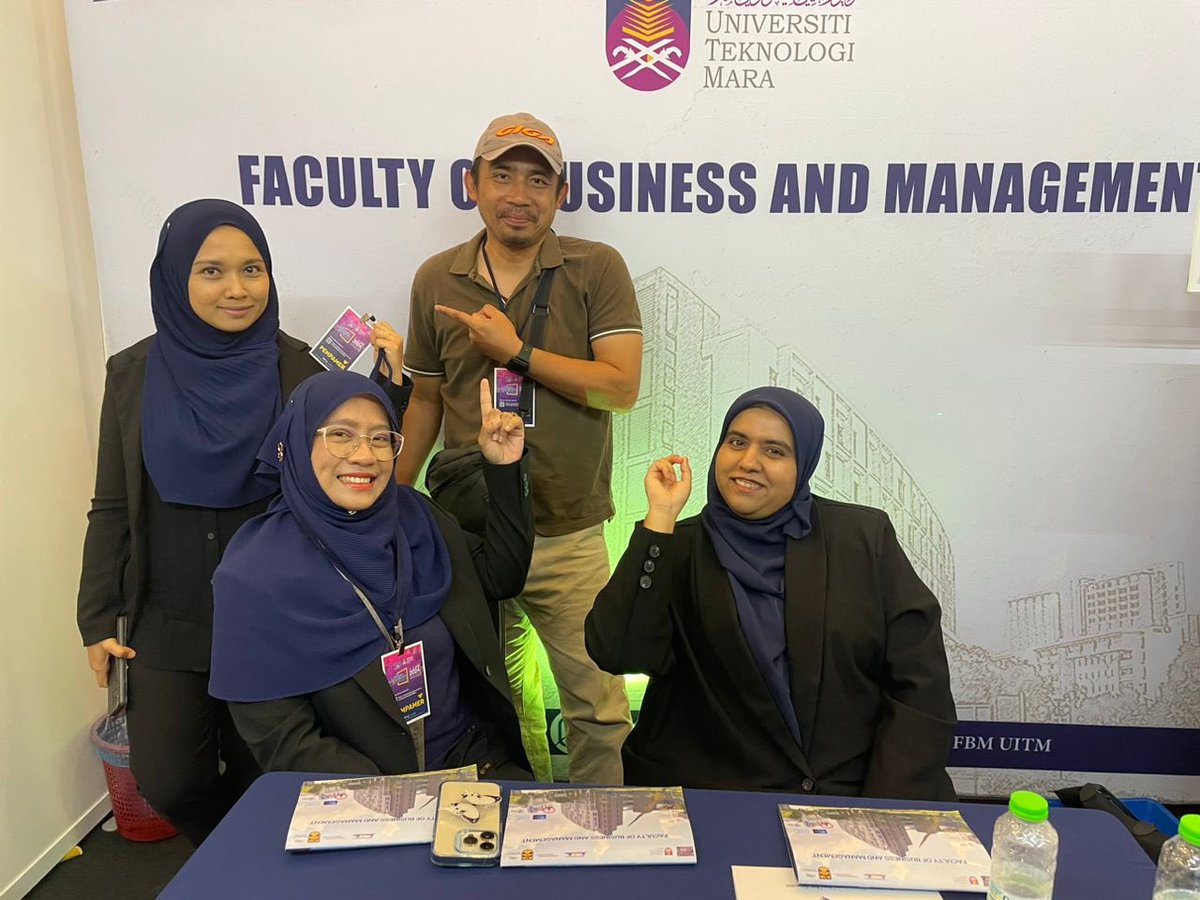 fbm_uitm's tweet photo. Para petugas kami yang ‘awesome’! Jemput hadir ke reruai no 47 &amp; 48 #SelangkahKeUiTM2024 #fbmawesome #fbminspire #fbmtopnotch https://t.co/YG4pKJcKFx