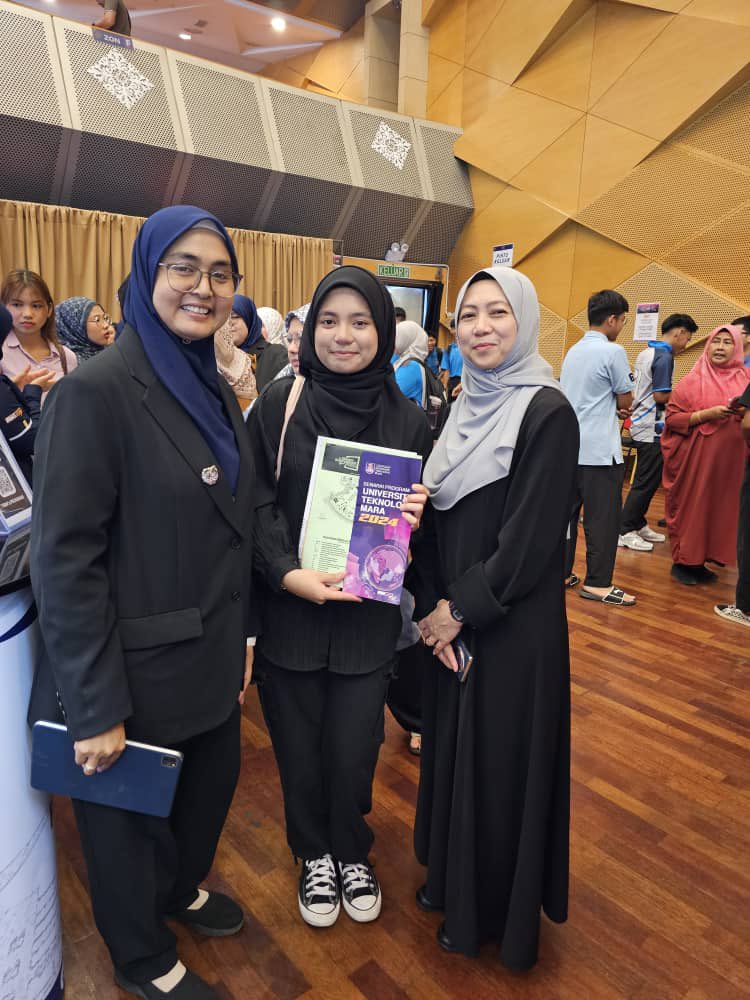 fbm_uitm's tweet photo. Para petugas kami yang ‘awesome’! Jemput hadir ke reruai no 47 &amp; 48 #SelangkahKeUiTM2024 #fbmawesome #fbminspire #fbmtopnotch https://t.co/YG4pKJcKFx