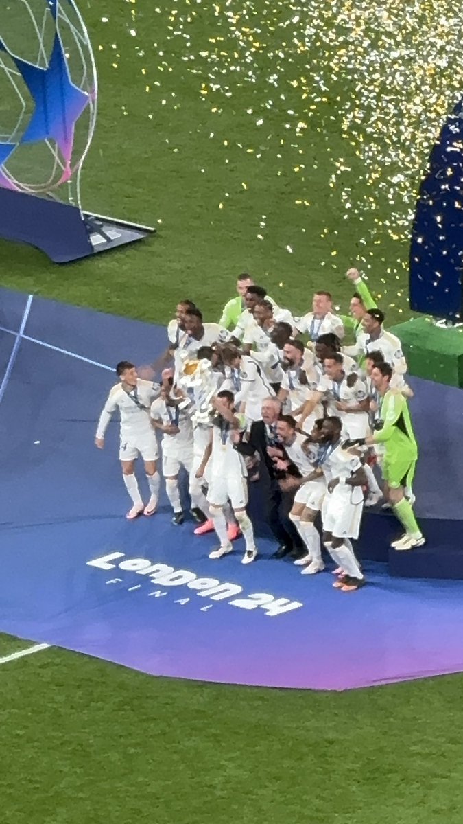 _BOKERZ's tweet image. EL MEJOR DÍA DE MI VIDA

Te amo @realmadrid 🤍💜🏴󠁧󠁢󠁥󠁮󠁧󠁿