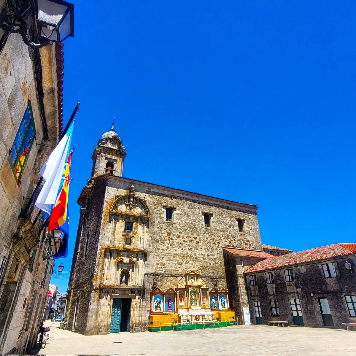 JedisEnElCamino's tweet photo. #DosJedisEnElCamino
#BuenCaminoDulceAfán 

ALTAR CORPUS CHRISTI
Praza do convento
MELIDE
🚶🚶‍♀️🚶‍♂️
#caminoprimitivo #CaminoDeSantiago #Melide #flechas #peregrinos #peregrinas #praza #prazadoconvento #plazas #corpuschristi #altares #altar #altar @Concello_Melide @TurismoMelide https://t.co/ZoTVt99APv