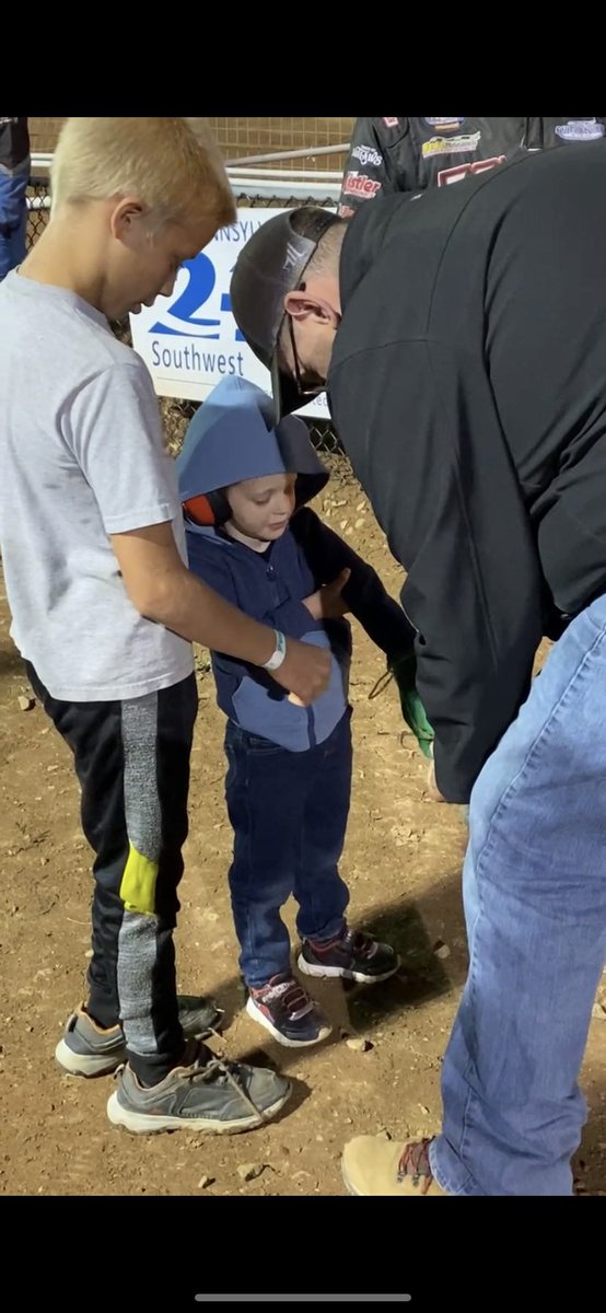 _Sammy_412's tweet photo. @TShafferracing thanks for choosing Lincoln to pick for you last night @Lernerville! He was so excited!! https://t.co/orriQnxWr1