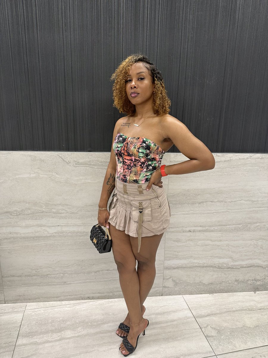 shaywright_'s tweet photo. It’s no miles on this here new body 🥱😍

103 poundsss down #fitnees #gymgirl . I love that I’m back to myself 🥂 https://t.co/xMjMAsQZ9W