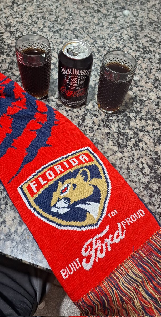 biancauyemura's tweet photo. @FlaPanthers jogando, eu e @brunodagosto torcendo 🐀🐱🏒 Acompanhando na ESPN Brasil com @ThiSimoes e @42mathias_ #letsgoflorida #nhlnaespn https://t.co/YdnYyZ7N7c