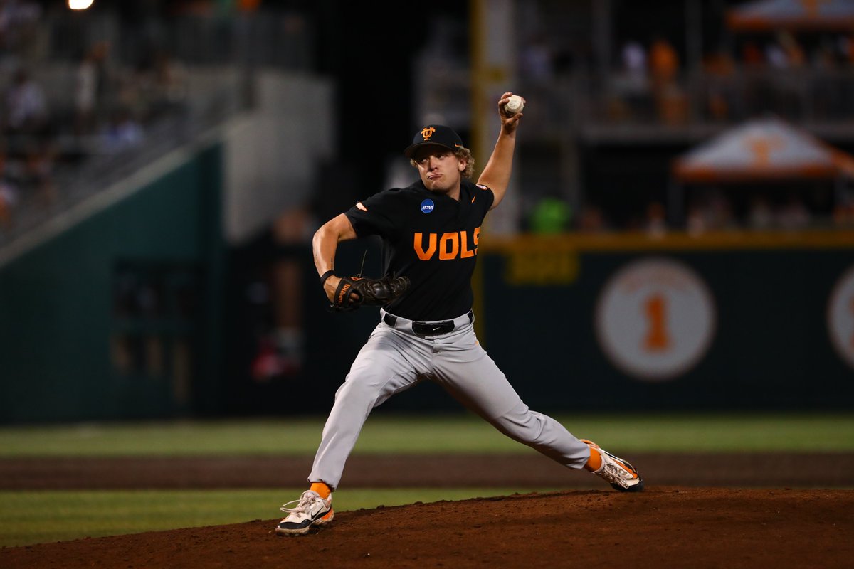 Andrew Behnke has thrown up three straight zeros and we head to the eighth leading 12-4!

#GBO // #OTH // #BeatIU