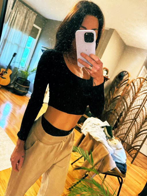 Feeling cozy 🖤 https://t.co/xUru865dSW