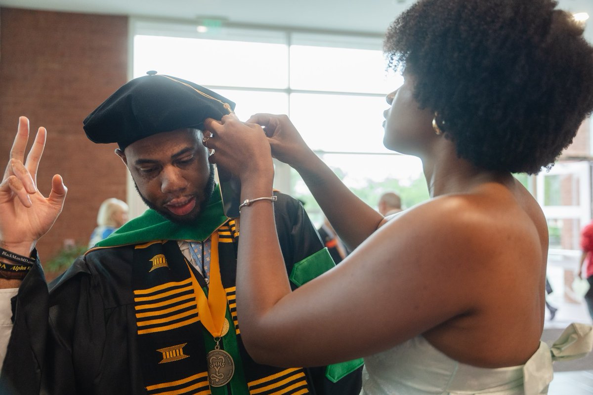 WanyeezyMD's tweet image. Degree secured ✅.

Wanya Tyree Pridgen, M.D.