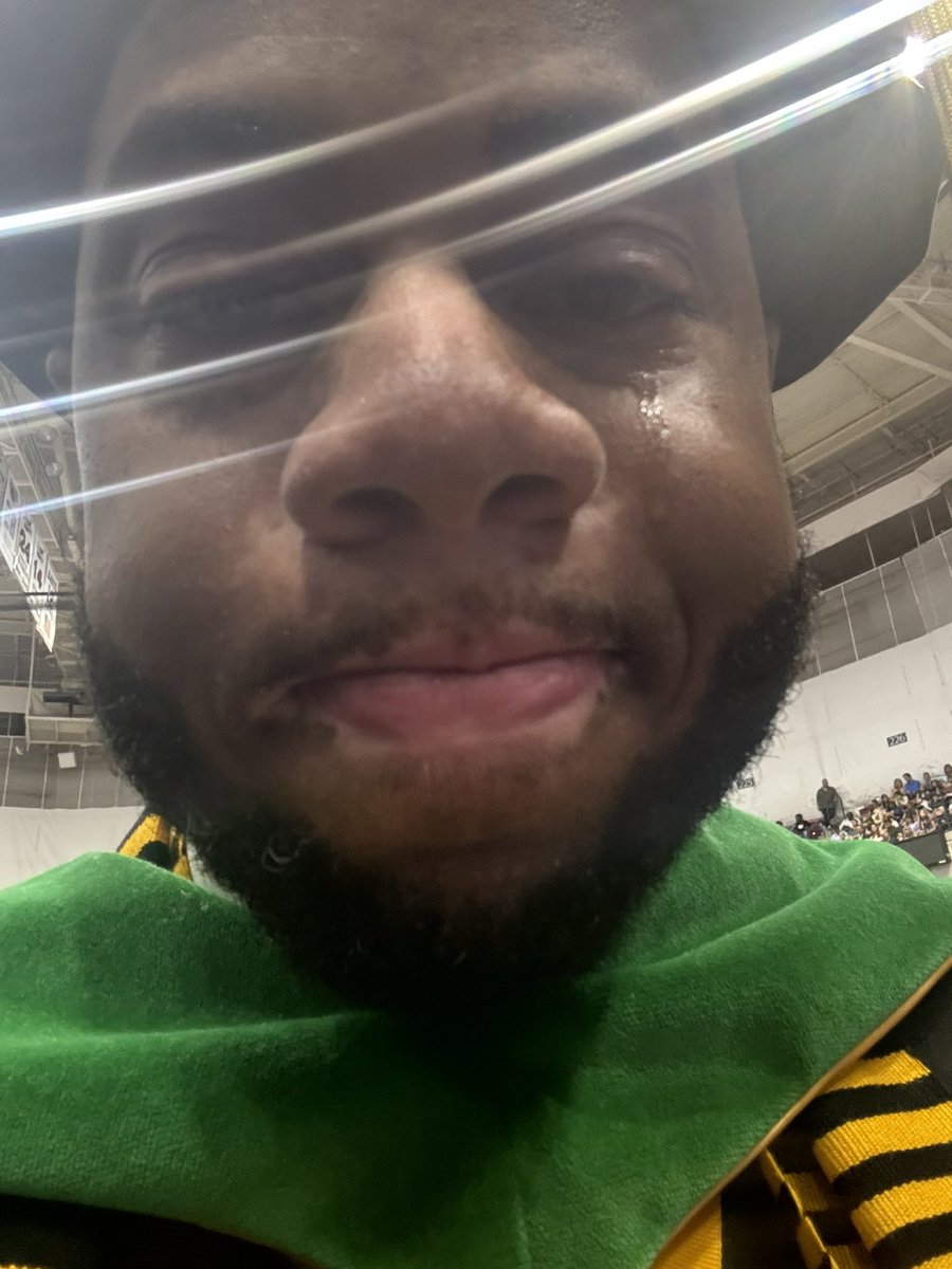 WanyeezyMD's tweet image. Degree secured ✅.

Wanya Tyree Pridgen, M.D.