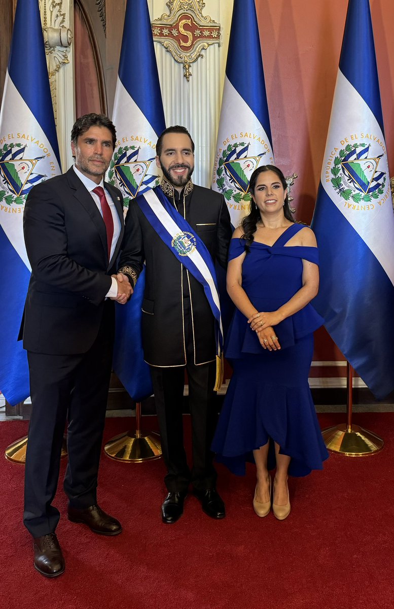Eduardo Verástegui (@everastegui) on Twitter photo Es un honor haber asistido a la ceremonia de investidura presidencial del presidente <a href="/nayibbukele/">Nayib Bukele</a>. ¡Muchas felicidades al presidente Bukele y a su esposa, la primera dama Gabriela Rodríguez de Bukele, por este segundo período! Le pido a Dios que siga bendiciendo a esta Es un honor haber asistido a la ceremonia de investidura presidencial del presidente <a href="/nayibbukele/">Nayib Bukele</a>. ¡Muchas felicidades al presidente Bukele y a su esposa, la primera dama Gabriela Rodríguez de Bukele, por este segundo período! Le pido a Dios que siga bendiciendo a esta