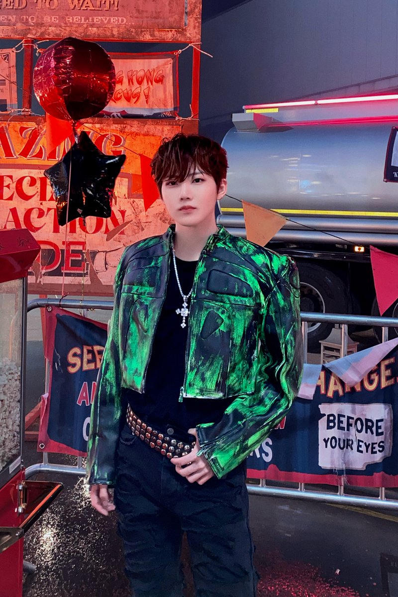 ‘KING KONG’ M/V Behind #2

김도영즈의 죄라면 … 단지 트메의 맘을 뛰게함💚

🎬 youtu.be/RiLdxgHYzU8
🎧 TREASURE.lnk.to/KINGKONG

#TREASURE #트레저
#DOYOUNG #도영 #JIHOON #지훈 #JUNKYU #준규
#KINGKONG