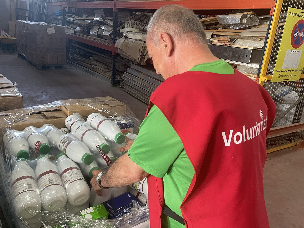 Tortosa's tweet photo. Moltes gràcies a totes les entitats participants en la campanya de recollida d'aliments de primavera, a les persones voluntàries i a tots aquells que heu fet donacions. Hem aconseguit un total de 8.751 quilos d'aliments. Seguirem treballant i organitzarem més campanyes similars https://t.co/Nk0Btjj7tz