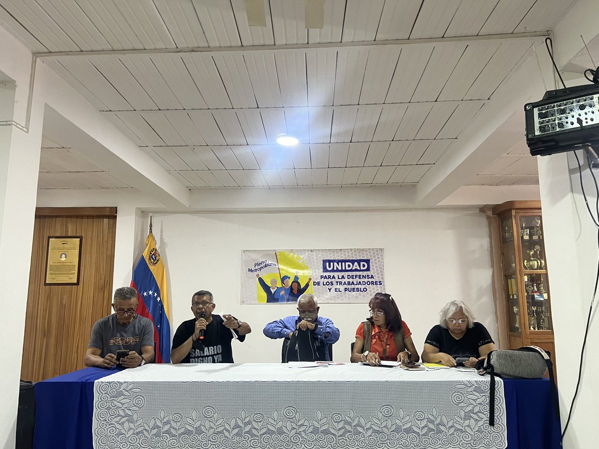 MesaSocial1's tweet photo. #Junio01 hoy participamos en la 3ra asamblea de la coordinadora metropolitana de trabajadores en lucha discutiendo la tesis programática y y el programa de acción para los próximos meses acordó hacer públicas las propuestas aprobadas. https://t.co/zgFMjo4LS2