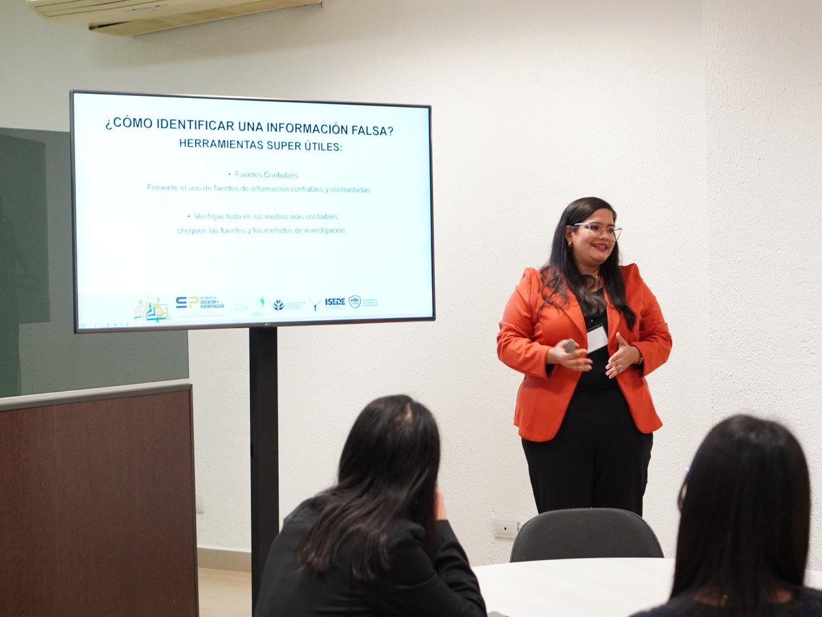 UNAE_Enc's tweet photo. #Congreso #Workshop #Informarse
ℹ️ Se desarrolló el Workshop "Informarse para no desinformar" a cargo de la Lic. Leila Benítez Planás. Un espacio fundamental para aprender a discernir y promover la veracidad en la era de la información. https://t.co/oQgoDMCSOP