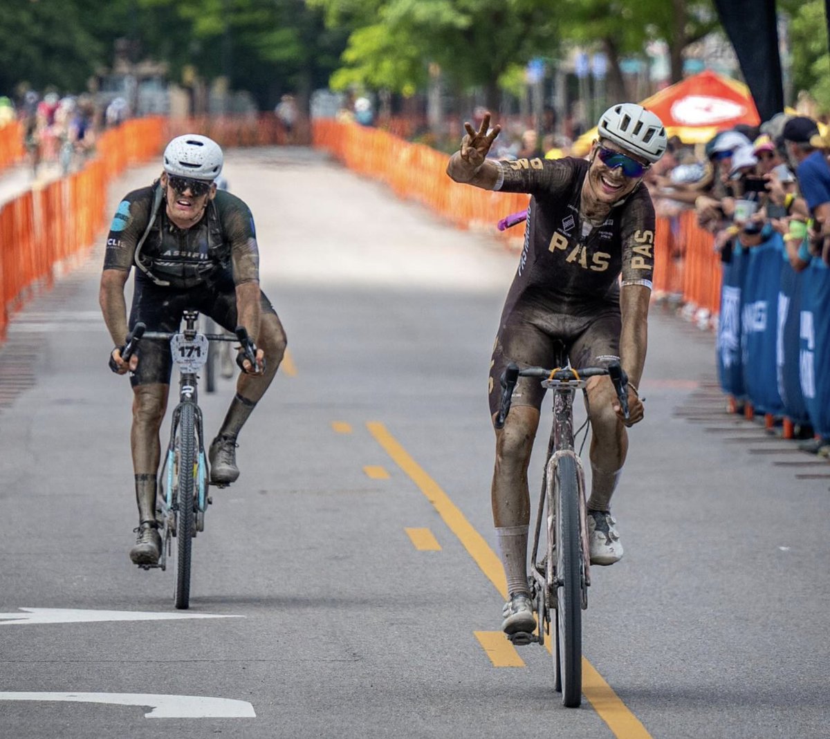 In the fastest finish time in event history, Lachlan Morton takes the victory in 9:11:47. Chad Haga finishes 2nd in a sprint, joining Lachlan in the history books with the second fastest time, 9:11:48. In a sprint for third, Tobias Kongstad bests Piotr Havik.