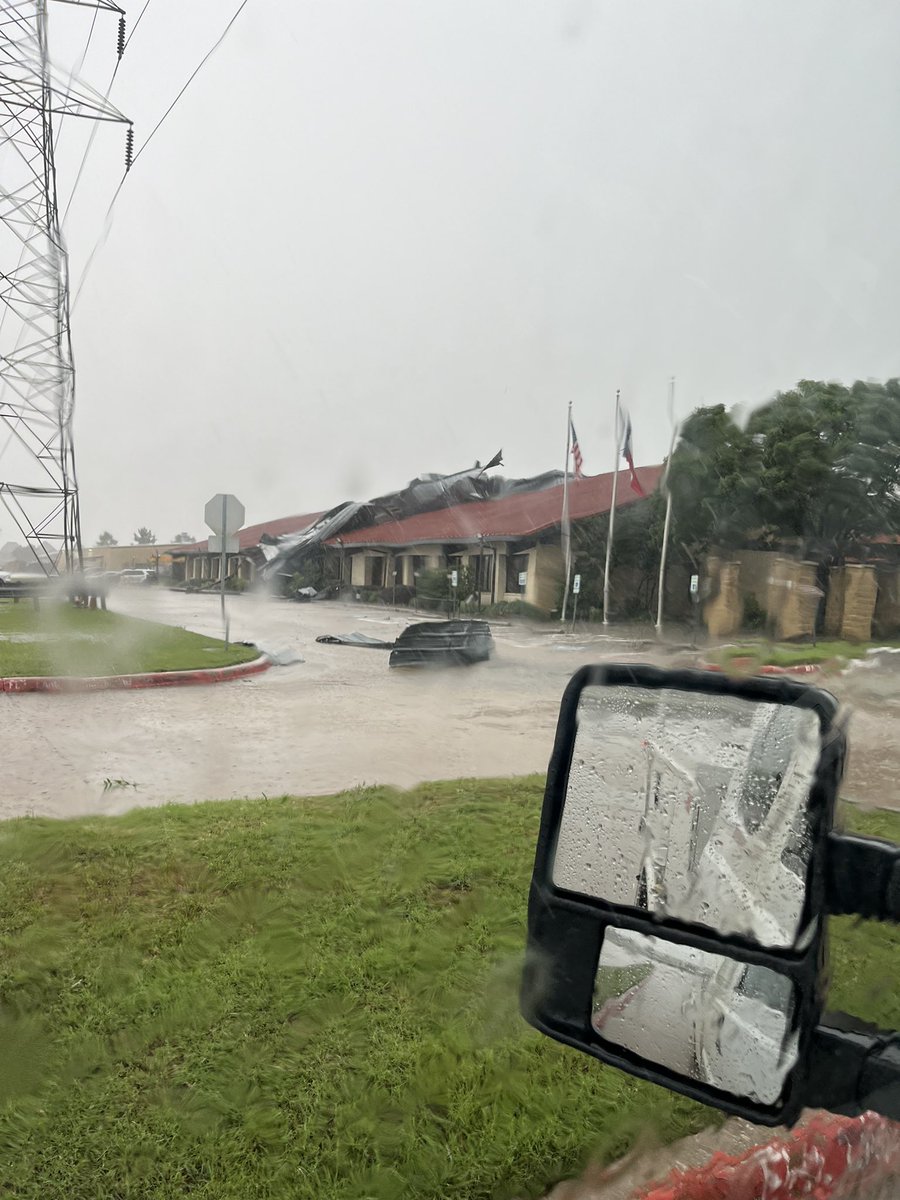 IrvingPD's tweet photo. Storm Update: 

This afternoon’s round of storms has done some damage to our North Police Station. 

Thankfully, no one was injured, and our officers are back on the streets, ready to assist the community. (1/2) https://t.co/AkkiT4mknF