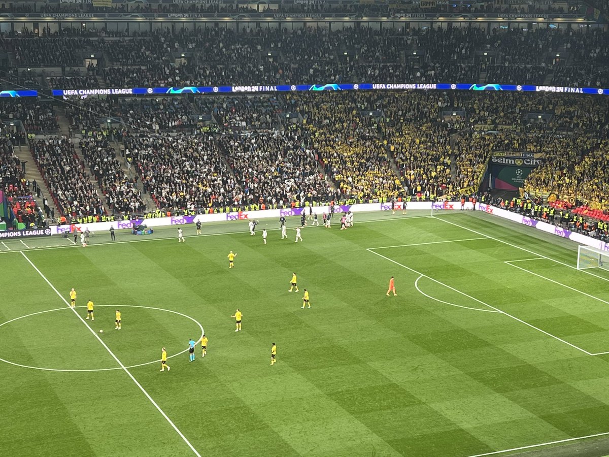 Una pelota para y Carvajal con el cabezazo que le puede dar la 15.