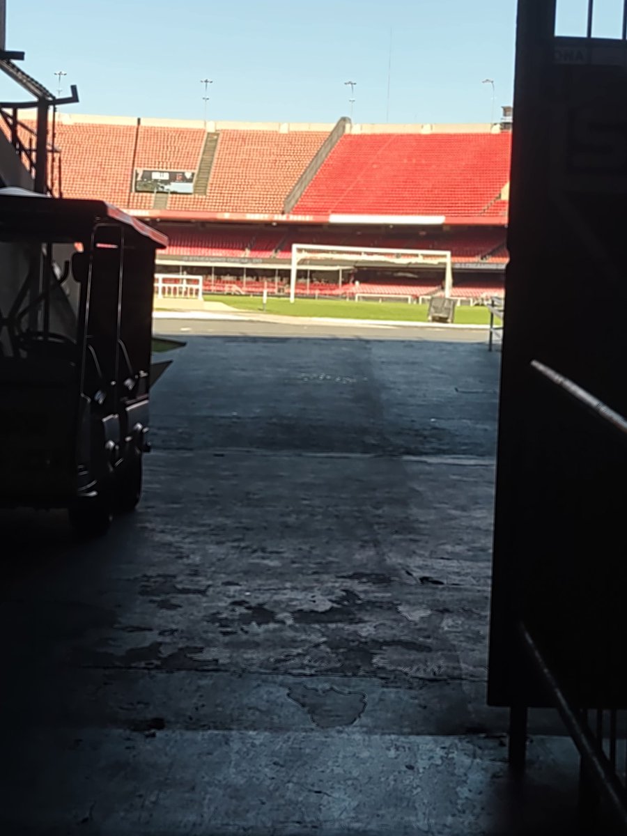 _korynga's tweet photo. Hoje foi dia de realizar um sonho, são 30 anos desde o primeiro jogo, e hoje puder viver emoções inéditas, mesmo me sentindo em casa! Muitas conquistas estão por vir, falta emoção de assistir a conquista de um título na arquibancada, e ela está próxima 🔴⚪⚫⚽🏆👀 https://t.co/wRIAJkqRY9