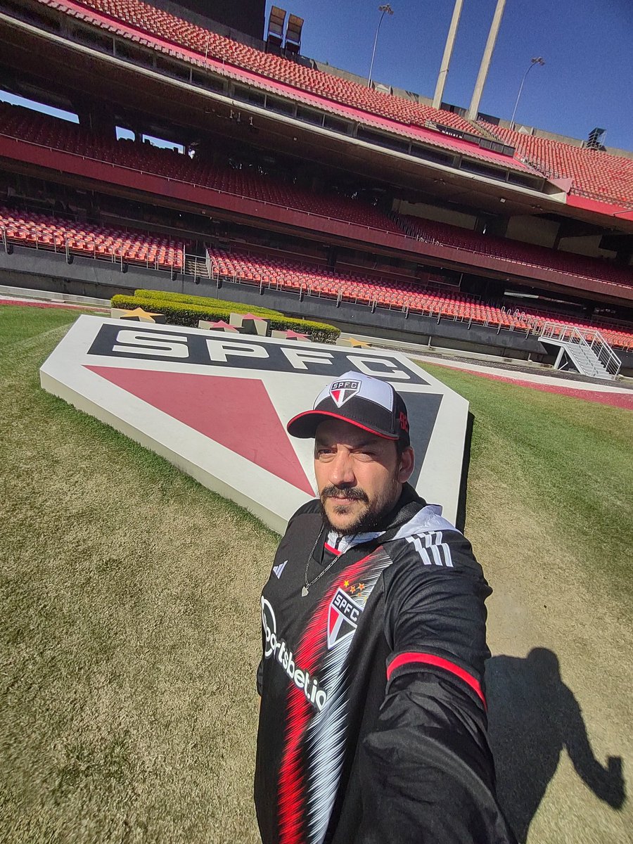 _korynga's tweet photo. Hoje foi dia de realizar um sonho, são 30 anos desde o primeiro jogo, e hoje puder viver emoções inéditas, mesmo me sentindo em casa! Muitas conquistas estão por vir, falta emoção de assistir a conquista de um título na arquibancada, e ela está próxima 🔴⚪⚫⚽🏆👀 https://t.co/wRIAJkqRY9