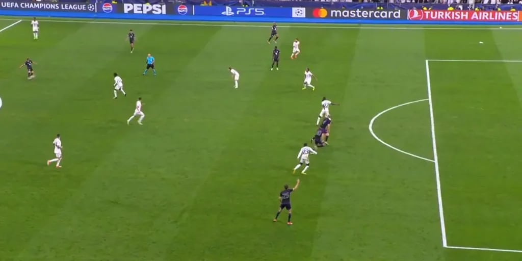 LxoMessismoFCB's tweet photo. -Robo al Leipzig en octavos.
-Antifútbol al City en cuartos.
-Robo al Bayern en semis.
-Antifútbol al Dortmund en la final.

Otra Champions manchada. https://t.co/6ROHCU0pOf