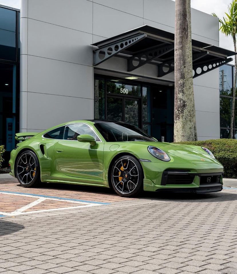 Jordan92338366's tweet photo. 992 TurboS in PTS Olive Green 🫒 🏁 https://t.co/3sCaebzyfs