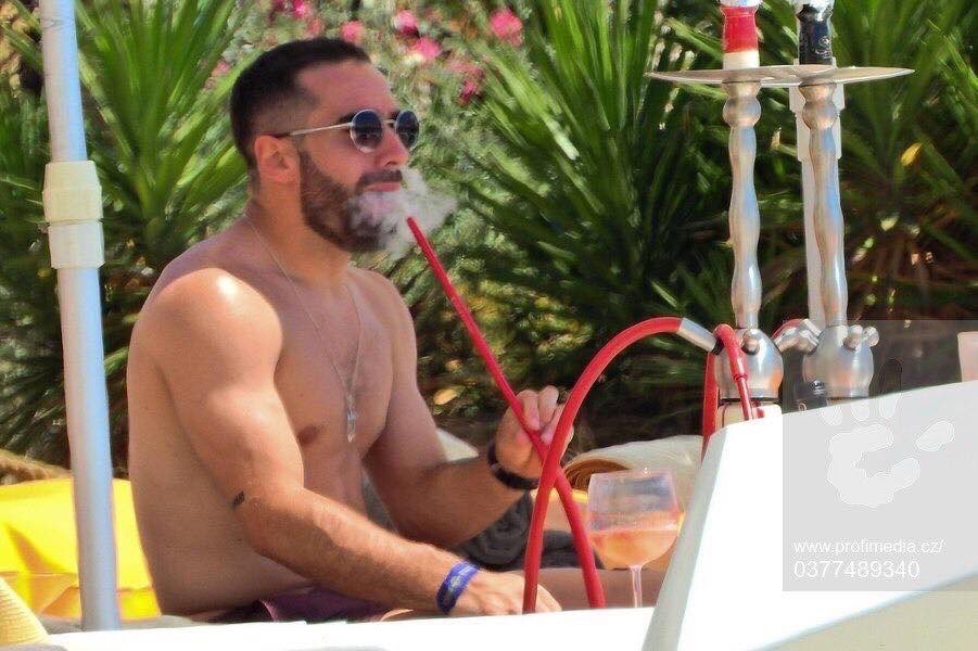 Le meilleur latéral droit de l’histoire du football. 

6 Ligues des Champions. Il a fumé toute la concurrence le vieux père.