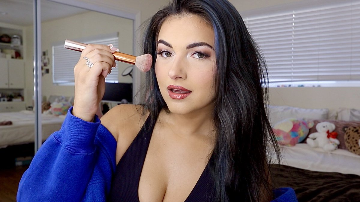 KatStuartMusic's tweet photo. i finally filmed it 😅

My UPDATED Makeup Routine (In Depth)

https://t.co/rrRk4afYUF https://t.co/G7KJ7Q3xsq