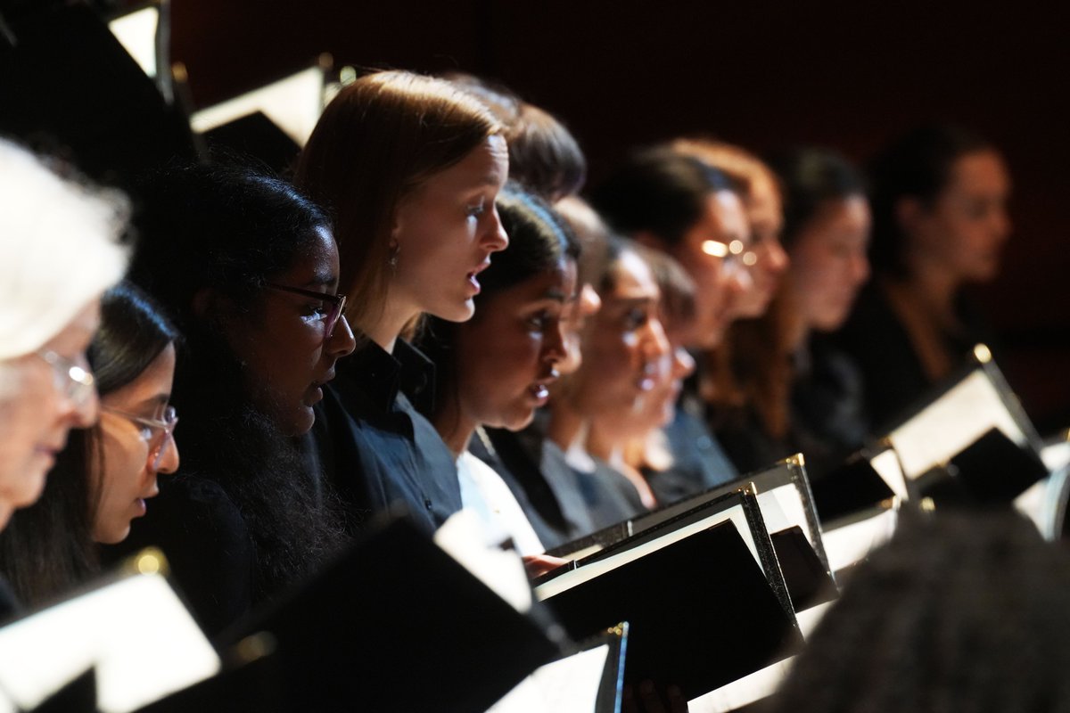 the_halle's tweet photo. 😭 W-O-W we're struggling to find the words after our last Manchester concert with Sir Mark Elder 😭

Thank you to everybody who came and supported us this weekend. The outpour of love towards us and Sir Mark has been overwhelming ❤️

📸 Alex Burns, The Hallé

@hallechoir https://t.co/SDrpZfXCdI
