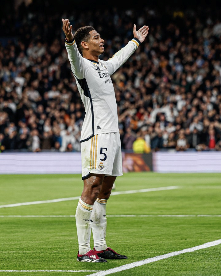 ArobaseGiovanny's tweet photo. 🇵🇹 Cristiano Ronaldo a remporté une Ligue des Champions au Portugal.
🏴󠁧󠁢󠁷󠁬󠁳󠁿 Gareth Bale a remporté une Ligue des Champions aux Pays-de-Galles.
🇫🇷 Karim Benzema a remporté une Ligue des Champions en France.
🏴󠁧󠁢󠁥󠁮󠁧󠁿 Jude Bellingham a remporté une Ligue des Champions en Angleterre. https://t.co/P6mb5623YX