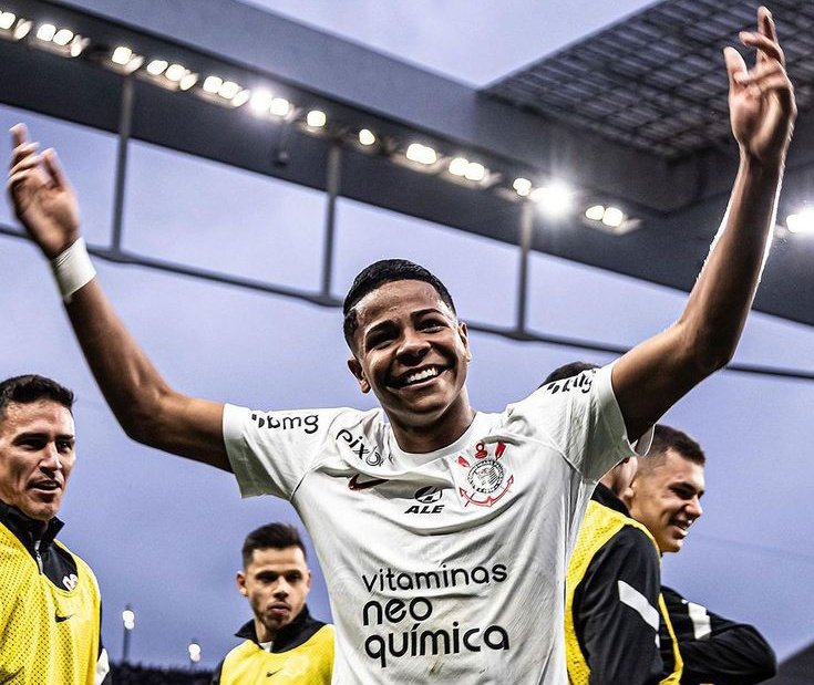 centraldafiell's tweet photo. Rapaz essa bola de ouro vai ser disputada 🔥 https://t.co/ZQb0b6eWmb