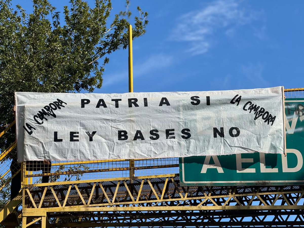MisionesCampora's tweet photo. Patria sí, Ley Bases no.— 🇦🇷

Militando en cada rincón del país para frenar la venta de nuestros recursos. https://t.co/z67ciPXbEZ