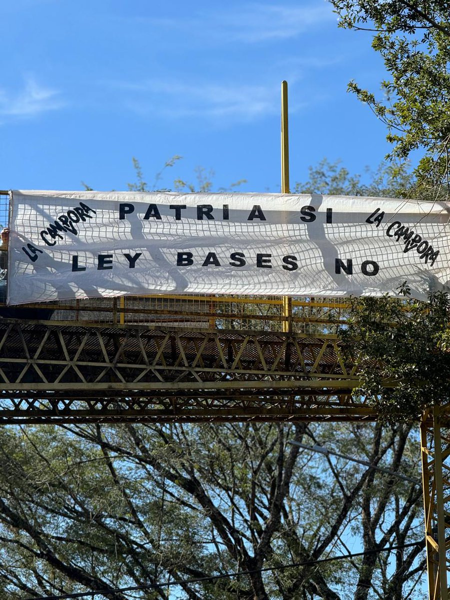 MisionesCampora's tweet photo. Patria sí, Ley Bases no.— 🇦🇷

Militando en cada rincón del país para frenar la venta de nuestros recursos. https://t.co/z67ciPXbEZ