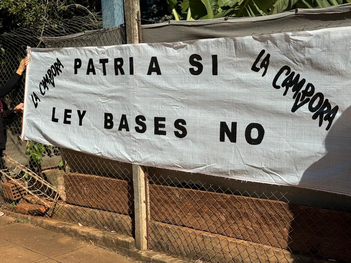 MisionesCampora's tweet photo. Patria sí, Ley Bases no.— 🇦🇷

Militando en cada rincón del país para frenar la venta de nuestros recursos. https://t.co/z67ciPXbEZ