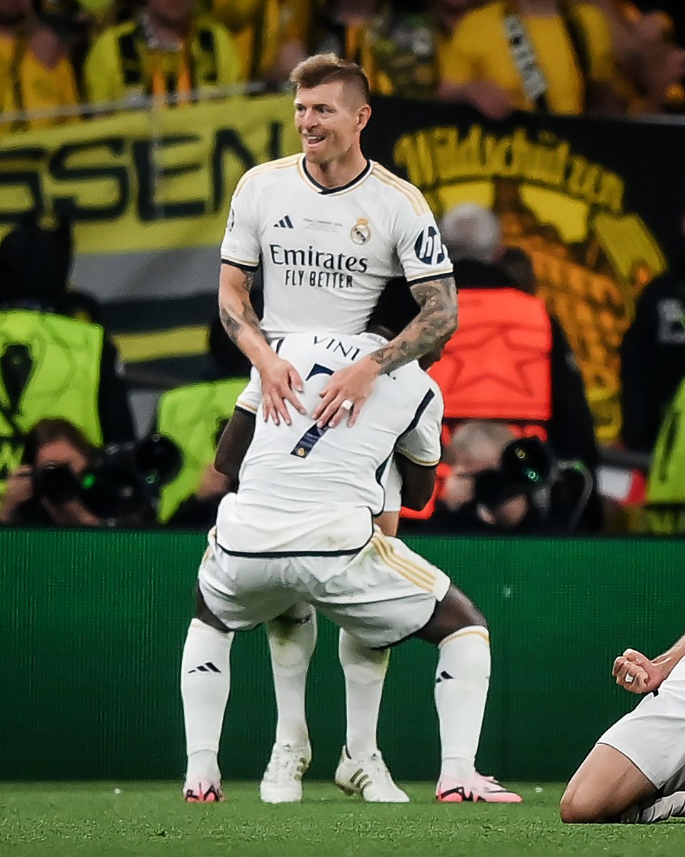 🤍 Toni Kroos wins the Champions League in his last match with Real Madrid:

🏆🏆🏆🏆🏆🏆 Champions League
🏆🏆🏆🏆🏆 Club World Cup
🏆🏆🏆🏆 European Super Cup
🏆🏆🏆🏆 La Liga
🏆🏆🏆 Bundesliga
🏆🏆🏆 German Cup
🏆🏆🏆 Spanish Super Cup
🏆 World Cup
🏆 Copa del Rey
🏆 German