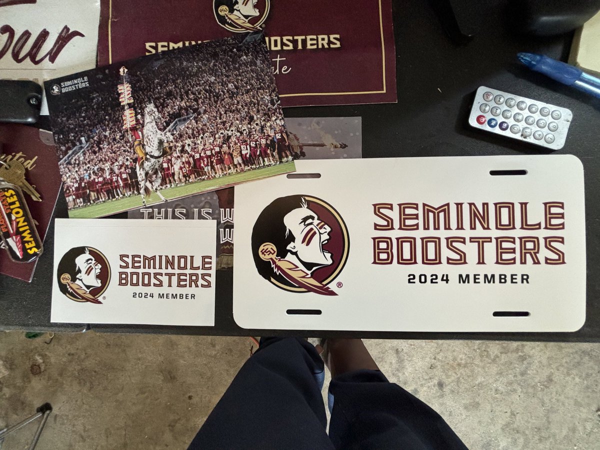 Versatile35's tweet image. In the mailbox today… It’s great to be a Seminole!!!!!!!! @SeminoleBooster #NoleNation 🍢🍢🍢🍢