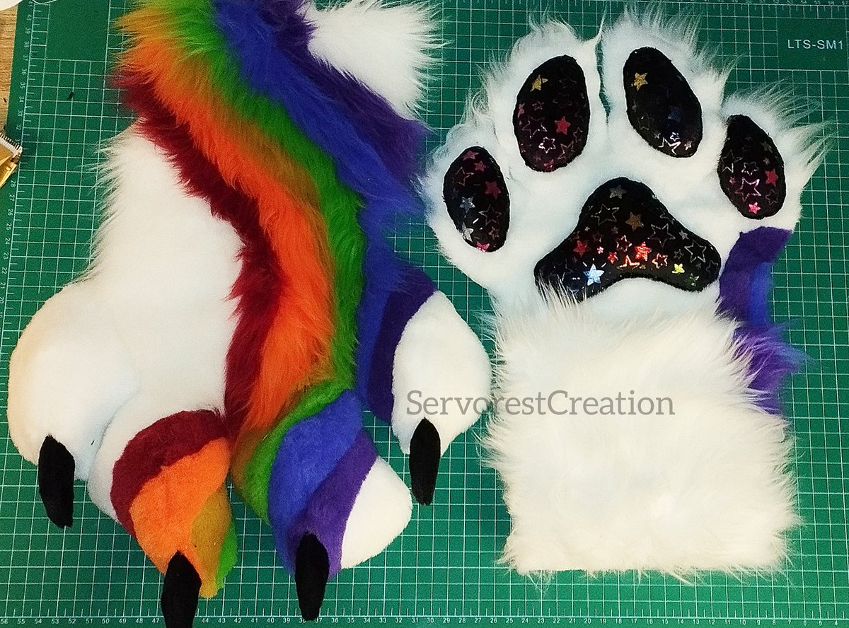 Servorest's tweet photo. Finally I can show you new updates regarding these colorful paws!🌈
I like them a lot!🥹
(I forgot to post here, I'm sorry lol)
#fursuit #forsalesoon #fursuitpaws #paws #fursuitbeans #fursuitpawsforsale #fursuitmaker #fursuitmaking #wip #workinprogress https://t.co/kFrISgG2NK