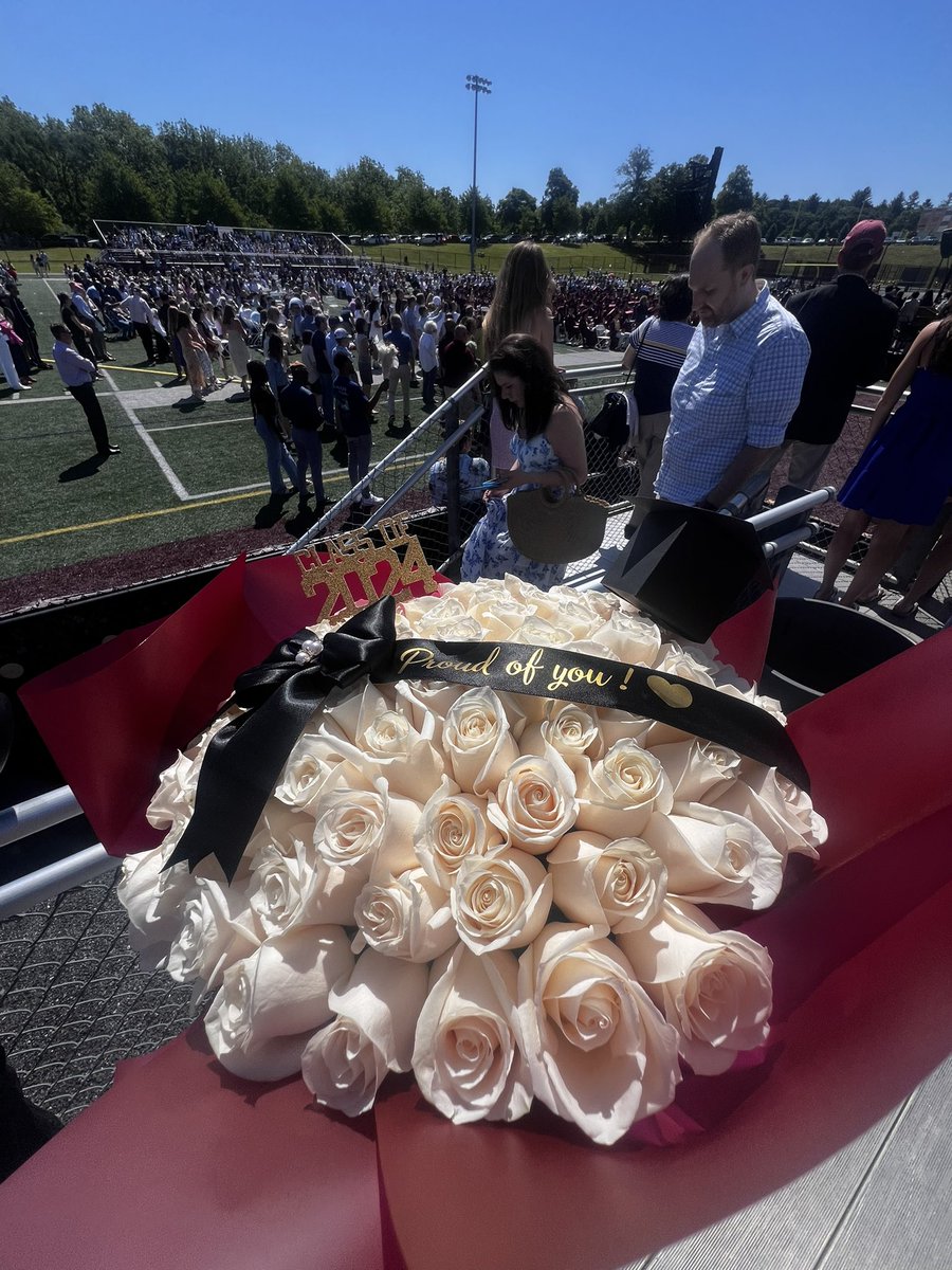 loadingplot's tweet image. MY LITTLE SISTER DID IT !!! 👑⭐️🩷