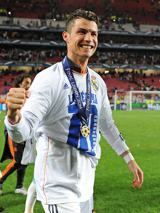 ArobaseGiovanny's tweet photo. 🇵🇹 Cristiano Ronaldo a remporté une Ligue des Champions au Portugal.
🏴󠁧󠁢󠁷󠁬󠁳󠁿 Gareth Bale a remporté une Ligue des Champions aux Pays-de-Galles.
🇫🇷 Karim Benzema a remporté une Ligue des Champions en France.
🏴󠁧󠁢󠁥󠁮󠁧󠁿 Jude Bellingham a remporté une Ligue des Champions en Angleterre. https://t.co/P6mb5623YX